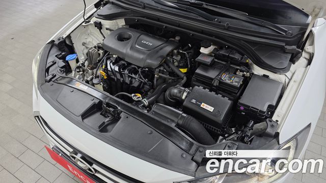 Hyundai AVANTE 1.6 GDI Smart — photo 1 of 30