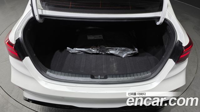 Kia K3 1.6 — photo 1 of 30