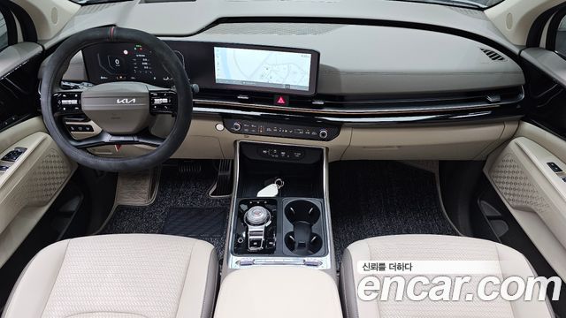 Kia Canival Gasoline 9-Seater Signature — photo 1 of 32