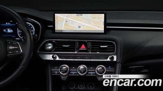Genesis G70 Gasoline 2.0T 2WD — photo 1 of 35