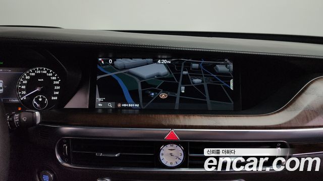 Genesis G90 5.0 AWD — photo 1 of 40
