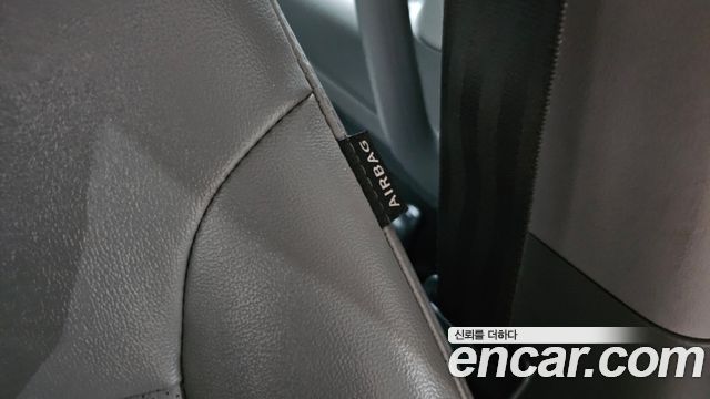 Hyundai Starex 12-Seater Wagon — photo 1 of 30