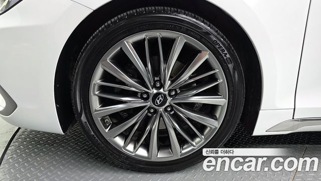 Hyundai Grandeur 2.4 Premium — photo 1 of 20