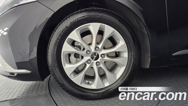 Kia K8 2.5 Gasoline 2WD — photo 1 of 30