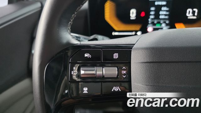 Kia Canival Diesel 9-Seater Prestige — photo 1 of 32