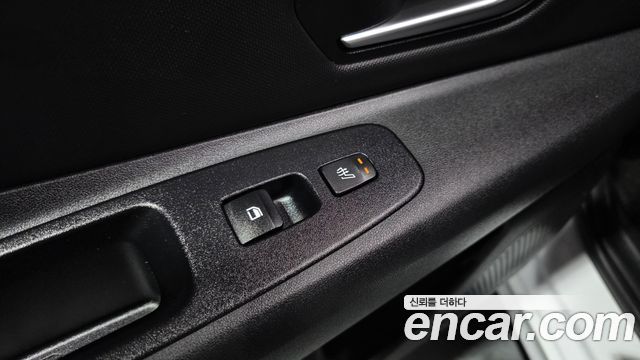 Hyundai AVANTE 1.6 — photo 1 of 20