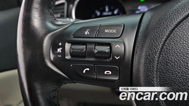 Kia Canival 9-Seater Prstige — photo 1 of 20