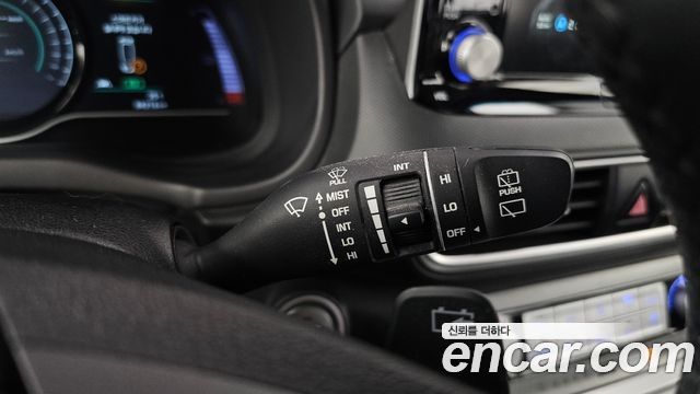 Hyundai Kona Modren — photo 1 of 20