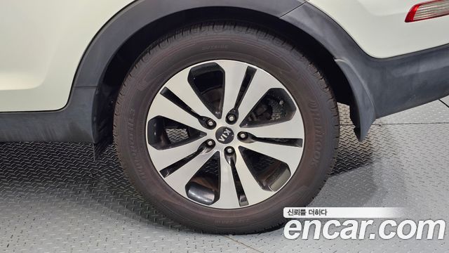 2013 Kia Sportage Diesel 2WD TLX, photograph 2