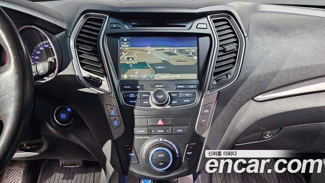 Hyundai Santafe Diesel(e-VGT) 2.0 2WD Premium — photo 1 of 20