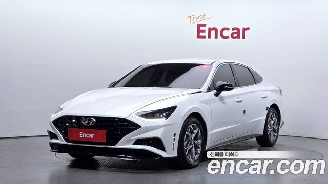 Hyundai Sonata 2.0 — photo 1 of 32