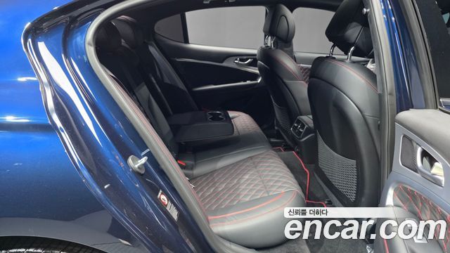Genesis G70 2.0T AWD — photo 1 of 39
