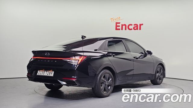Hyundai AVANTE 1.6 — photo 1 of 20