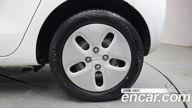 Kia RAY Light — photo 1 of 31