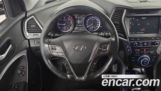 Hyundai Santafe Diesel 2.0 2WD — photo 1 of 31