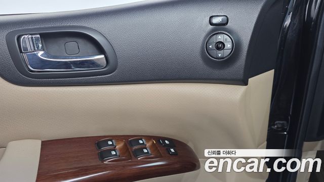Kia Canival 9-Seater LPI GLX — photo 1 of 20