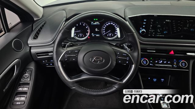 Hyundai Sonata 2.0 — photo 1 of 31