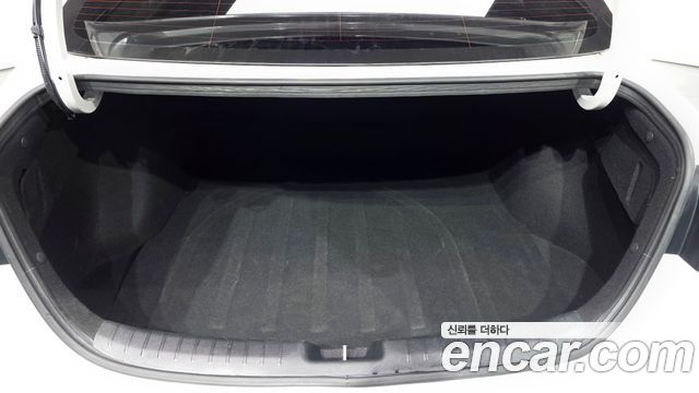 Kia K3 1.6 — photo 1 of 33