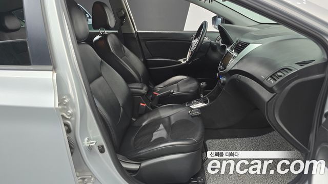 2013 Hyundai Accent WIT 1.6 GDI Premium, photograph 4