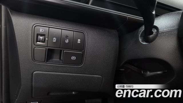 Hyundai Staria Cargo 5-Seater — photo 1 of 32