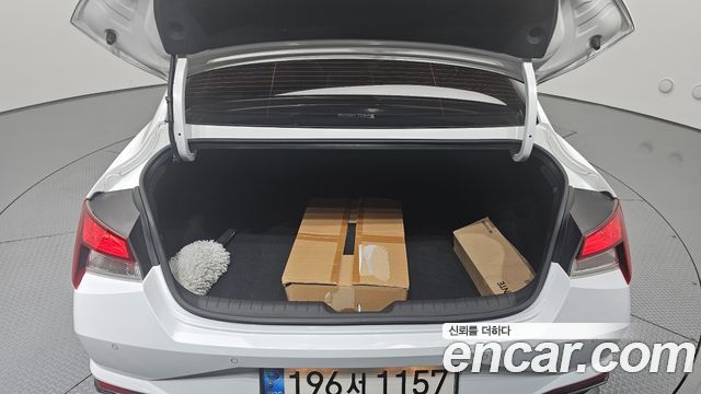 Hyundai AVANTE 1.6 — photo 1 of 30