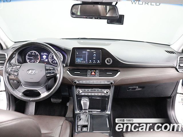 Hyundai Grandeur 2.2 Diesel Premium — photo 1 of 20