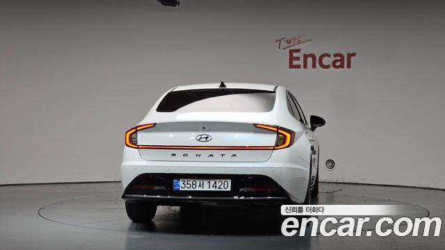 Hyundai Sonata 2.0 — photo 1 of 31