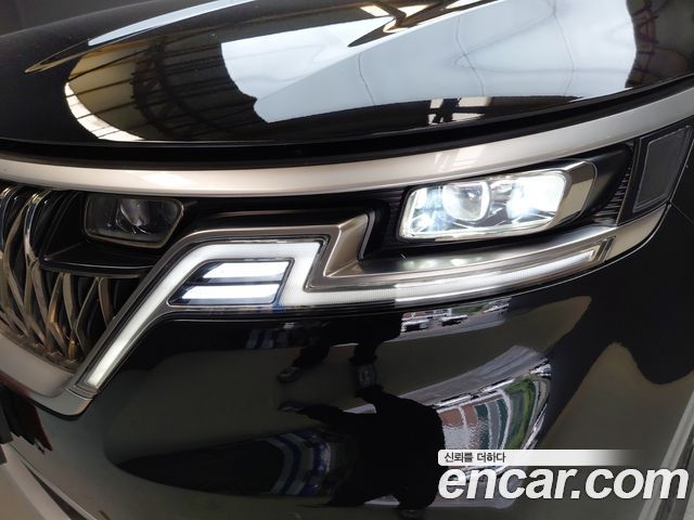Kia Canival Diesel 9-Seater Prestige — photo 1 of 32