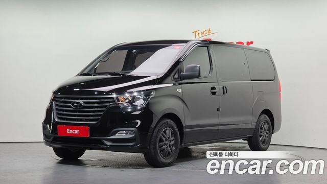 Hyundai Starex Van 5-Seater — photo 1 of 20