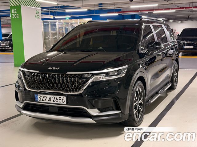 Kia Canival Diesel 9-Seater Prestige — photo 1 of 20