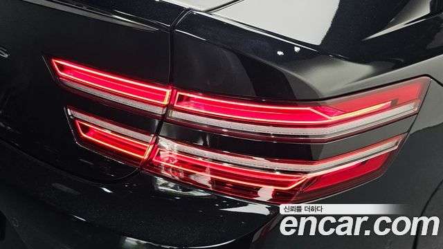 Genesis G80 e-AWD — photo 1 of 30