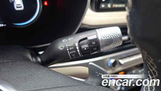 Genesis G70 Gasoline 2.5T 4WD — photo 1 of 31