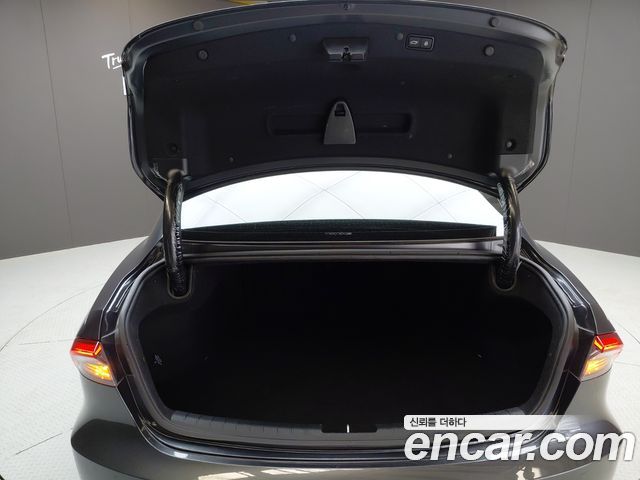 Hyundai Grandeur 2.5 — photo 1 of 32