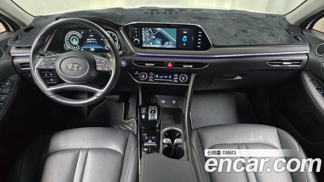 Hyundai Sonata 2.0 — photo 1 of 31