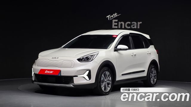 Kia Niro Earth — photo 1 of 33