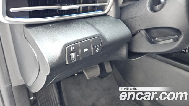 Hyundai AVANTE 1.6 — photo 1 of 20