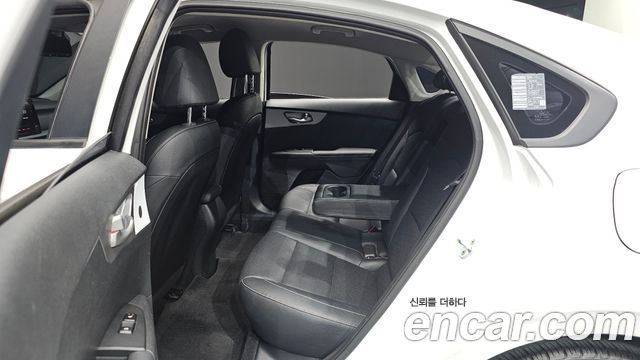 Kia K3 1.6 — photo 1 of 30