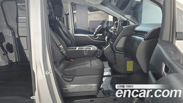 Hyundai Staria Cargo 3-Seater — photo 1 of 30
