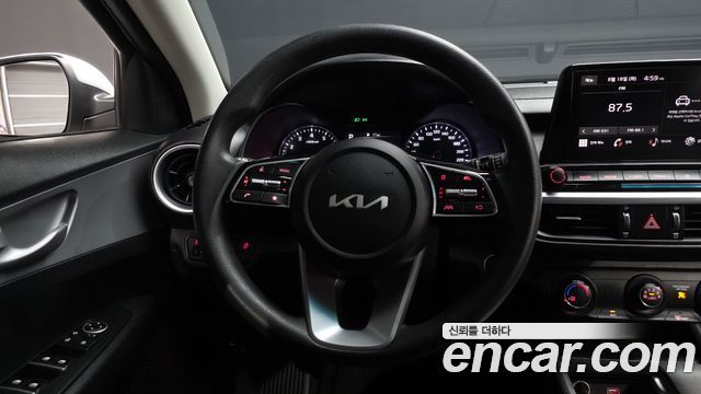 Kia K3 1.6 — photo 1 of 36