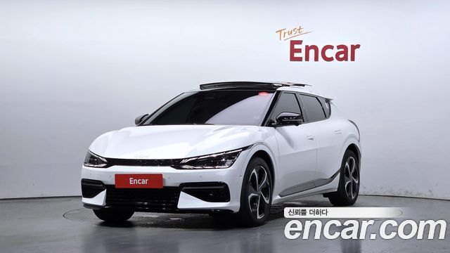 Kia EV6 Long Range — photo 1 of 35