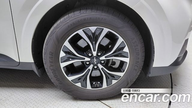 Kia Canival Gasoline 11-Seater Prestige — photo 1 of 30