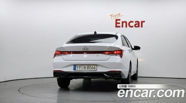 Hyundai AVANTE 1.6 — photo 1 of 20
