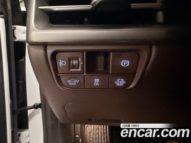 Hyundai Grandeur Premium — photo 1 of 20