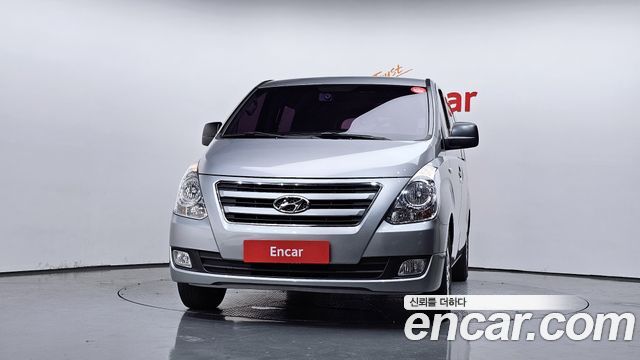 Hyundai Starex 12-Seater Wagon — photo 1 of 30