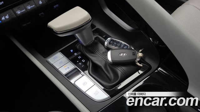Hyundai AVANTE 1.6 — photo 1 of 33