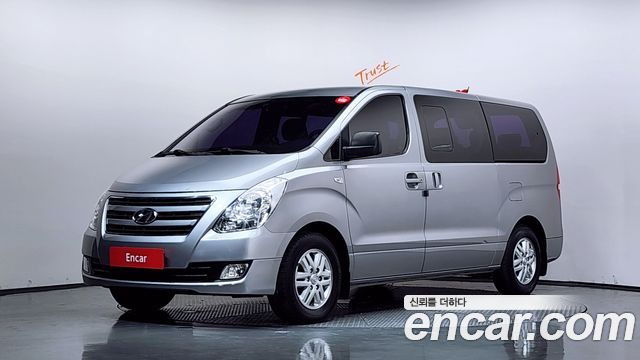 Hyundai Starex 12-Seater Wagon — photo 1 of 20