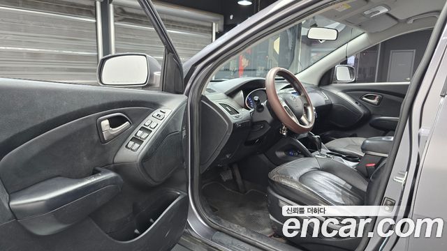 2009 Hyundai Tucson Diesel 2WD LX20, photograph 5