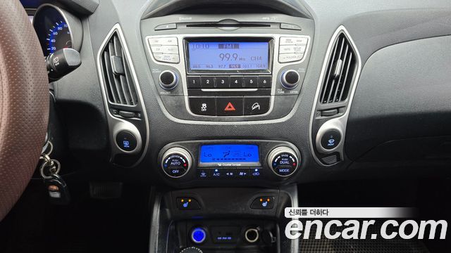 2009 Hyundai Tucson Diesel 2WD LX20, photograph 8