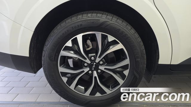 Kia Canival Diesel 9-Seater Prestige — photo 1 of 31