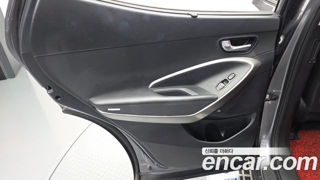 2016 Hyundai Santafe Diesel 2.0 4WD, photograph 2